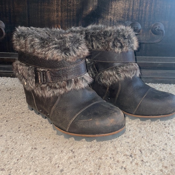 Sorel Winter Boots - Picture 2 of 5